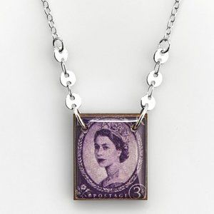 *NWOT* Vintage Queen Elizabeth II Postage Stamp Necklace